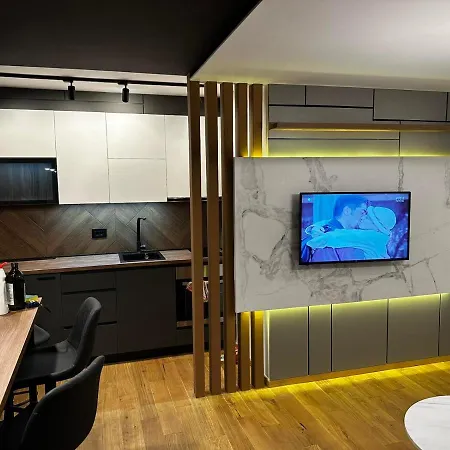 Lux Apartman Eleni Rooms,oaza Mira I Tisine U Centru Vrnjacke Banje Apartment