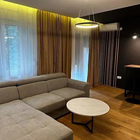 Lux Apartman Eleni Rooms,oaza Mira I Tisine U Centru Vrnjacke Banje