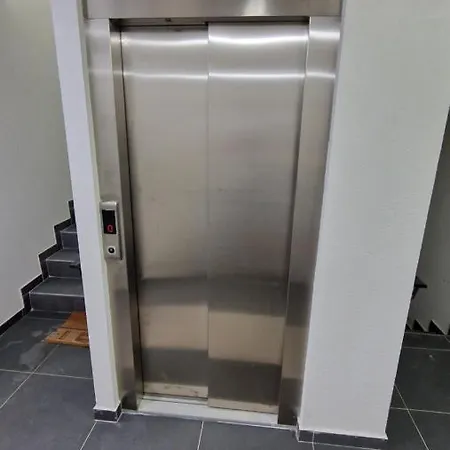 Lux Apartman Eleni Rooms,oaza Mira I Tisine U Centru Vrnjacke Banje Apartment